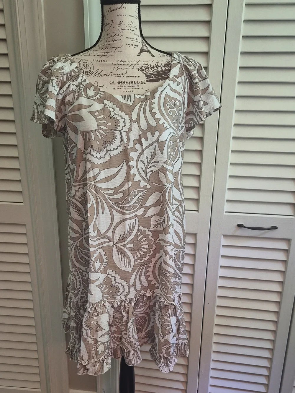 Robbie Bee Cream and Tan Floral Ruffle-Hem Midi Dress